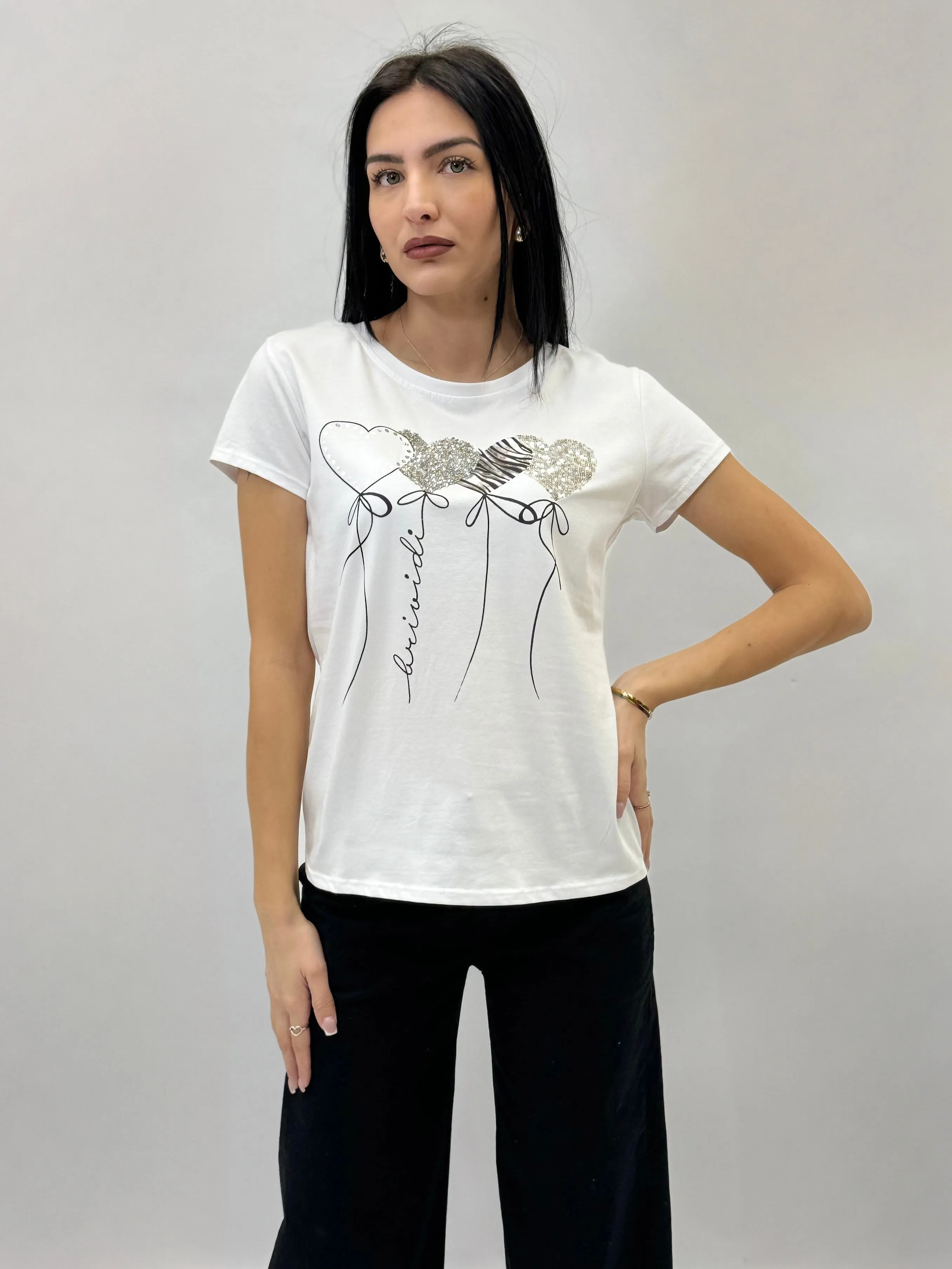 Cotton T-shirt with heart balloon.