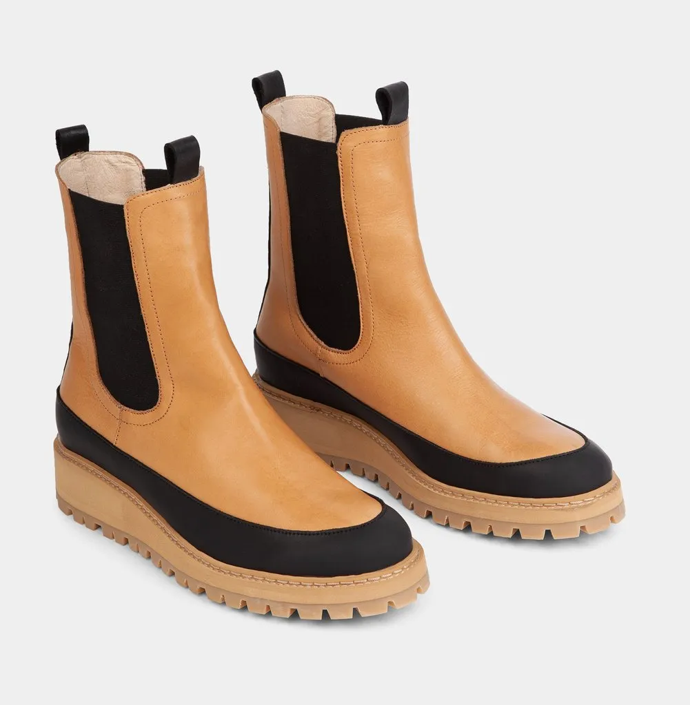 Tan Chelsea Boots in Iowa